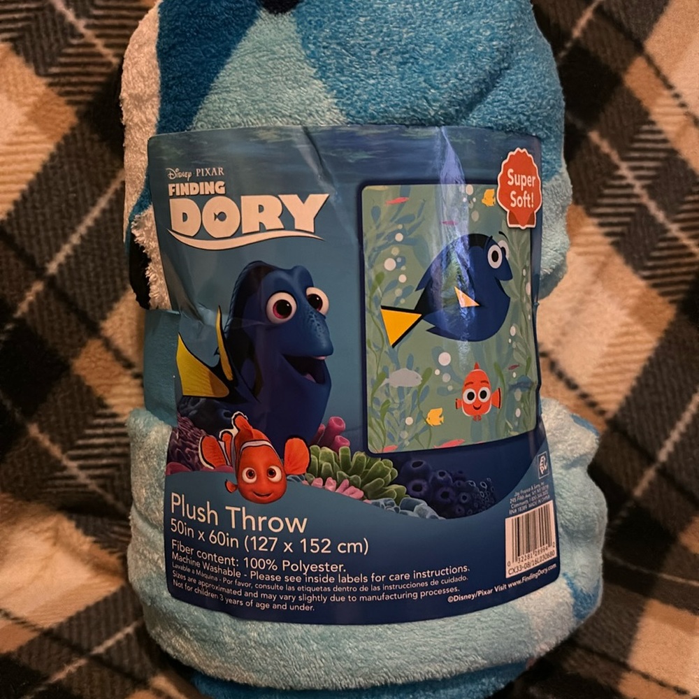 Finding Dory Small Plush Blanket